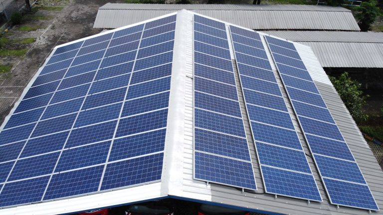 Pemasangan solar panel Car Port Surabaya