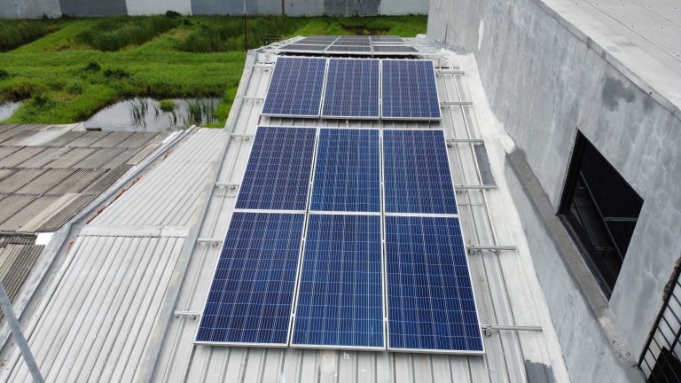 Pemasang solar panel perkantoran surabaya