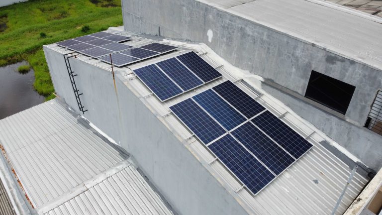 Pemasang solar panel komersial surabaya