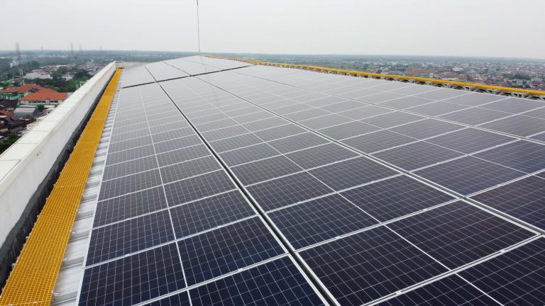 Pemasangan solar panel industri surabaya
