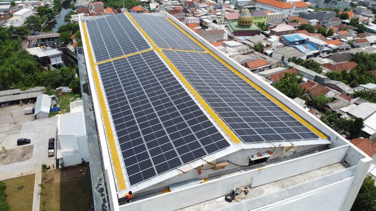 Pemasangan solar panel industri surabaya